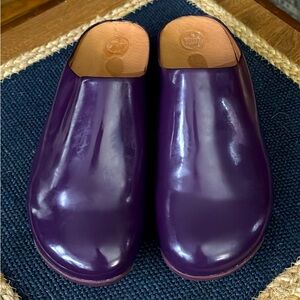 FITFLOP Purple Patent Leather Slip-On Clogs-Size 9